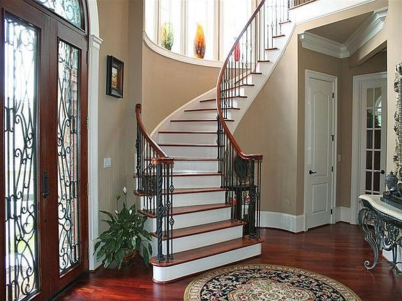 Foyer/Stairs