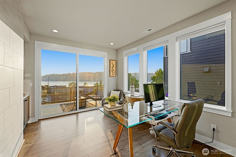 5th image of 3927 Park Avenue N