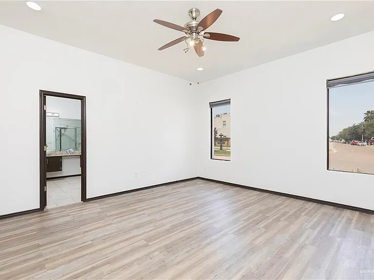 2037 S 45th St — Photo 14
