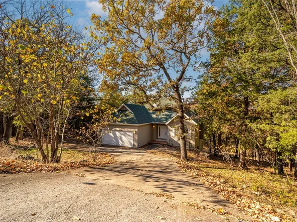 17 Thomas Cir E, Holiday Island, AR 72631