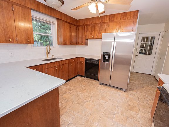 4th image of 106 Belmont Dr