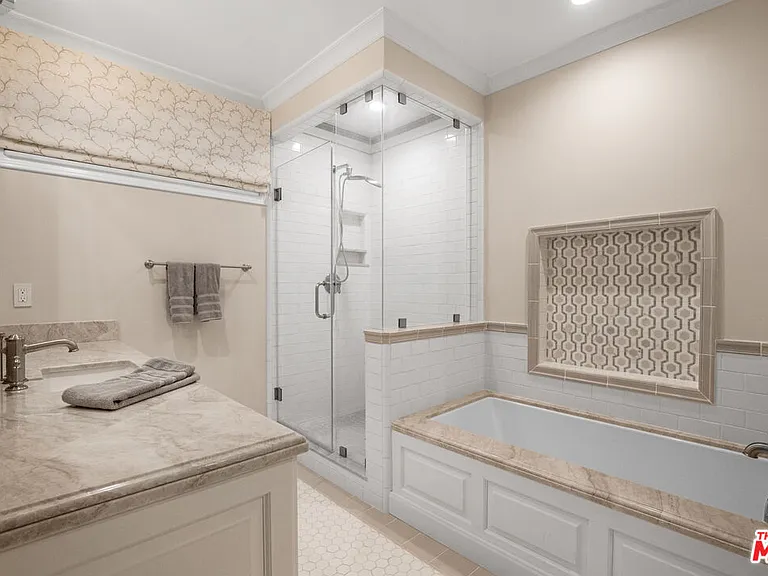 3690 Crownridge Dr — Photo 35