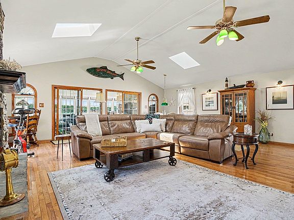 5th image of 16639 Lakeview Dr