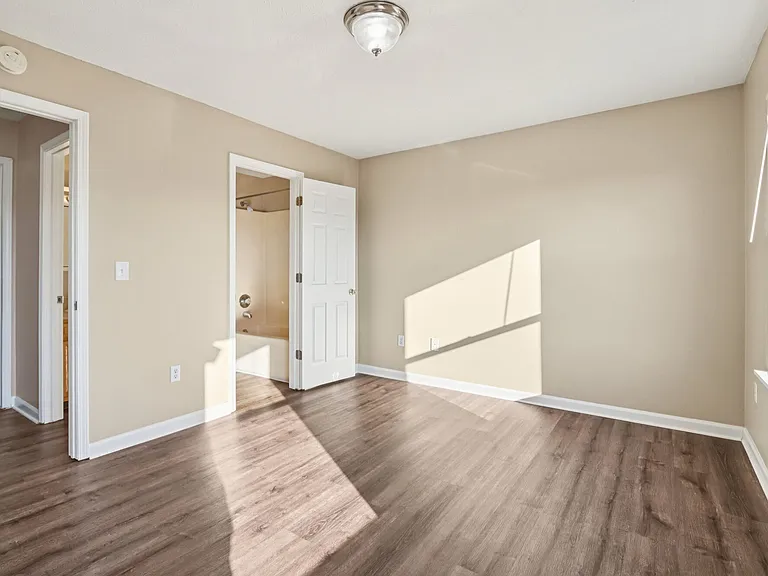 Fox Pointe Apartments — Photo 11
