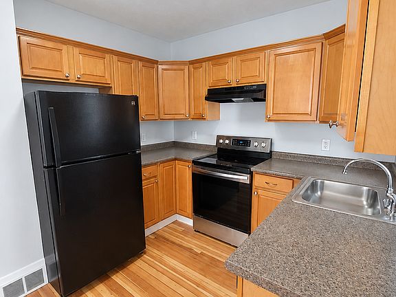 3rd image of 16 Fairview Ter #2