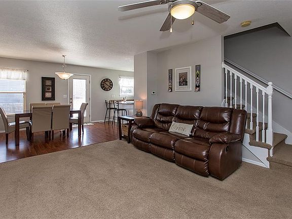 3rd image of 5215 NE Briarwood Dr