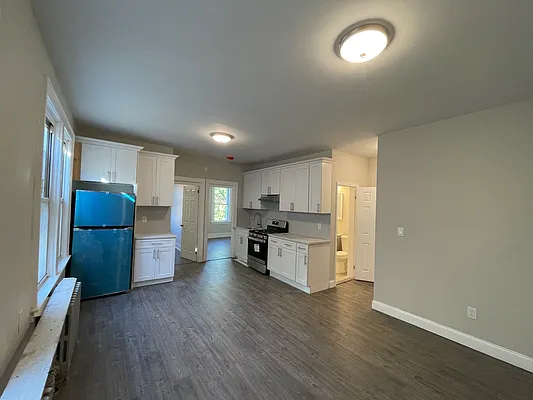 Rented by E Realty International Corp | media 2