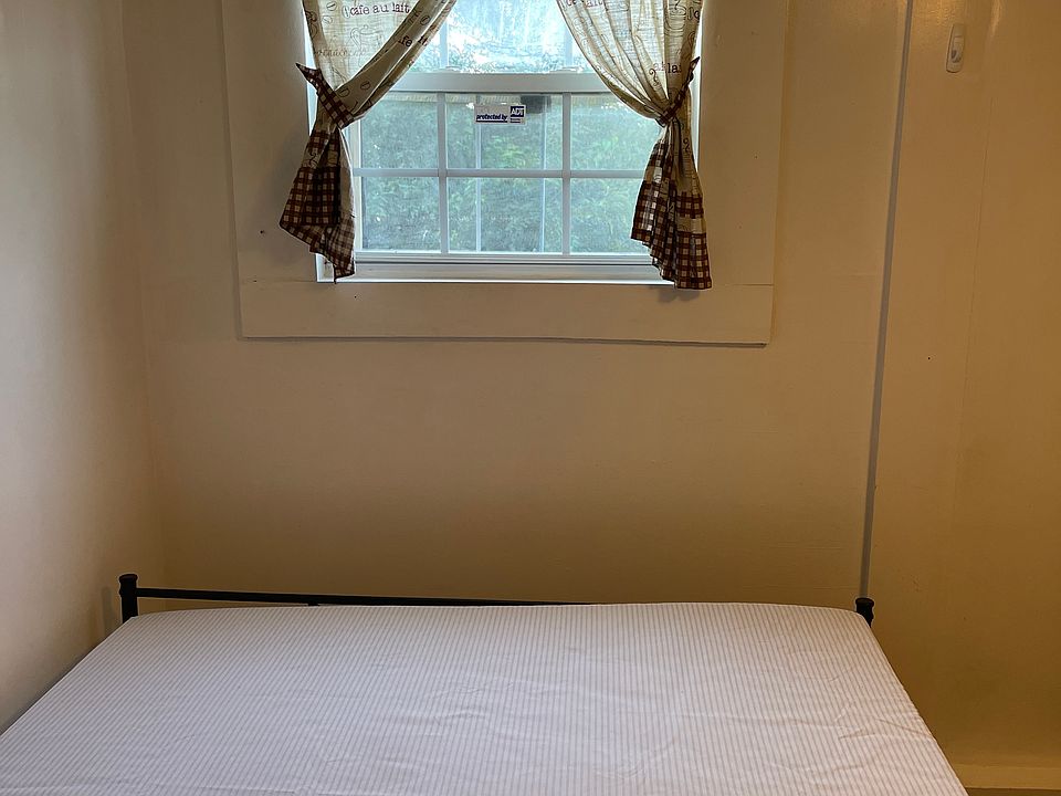 2nd image of 632 McDonald St SE #1