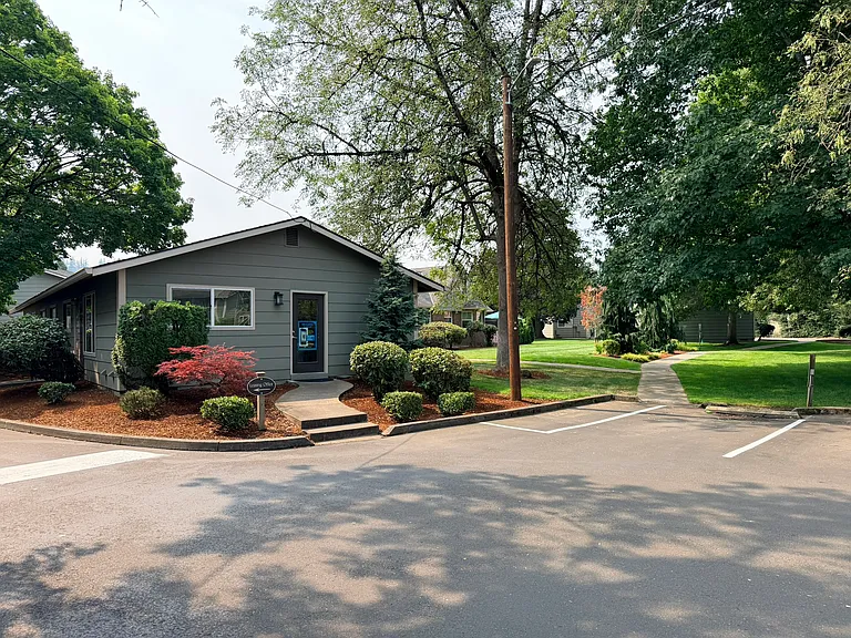 8858 SE Flavel St — Photo 17