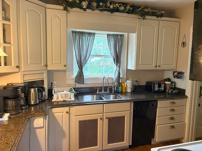 1347 Highland Pkwy — Photo 8