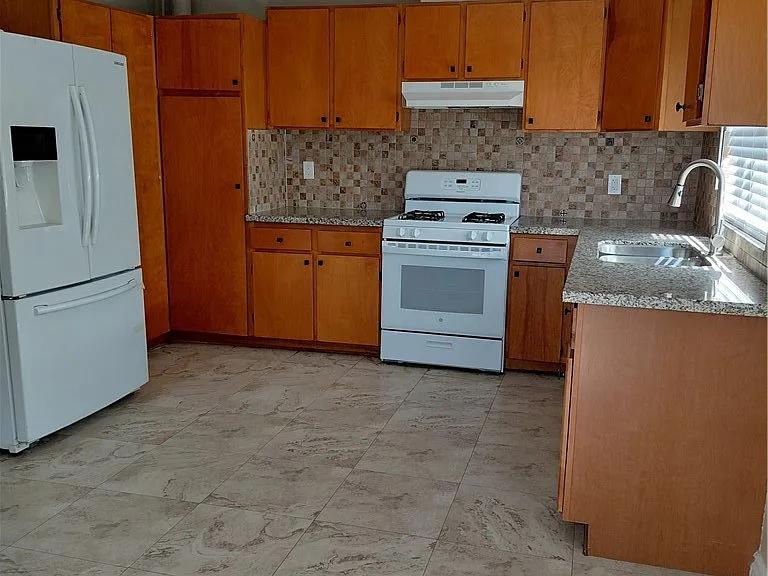 974 Edgar Ave — Photo 7