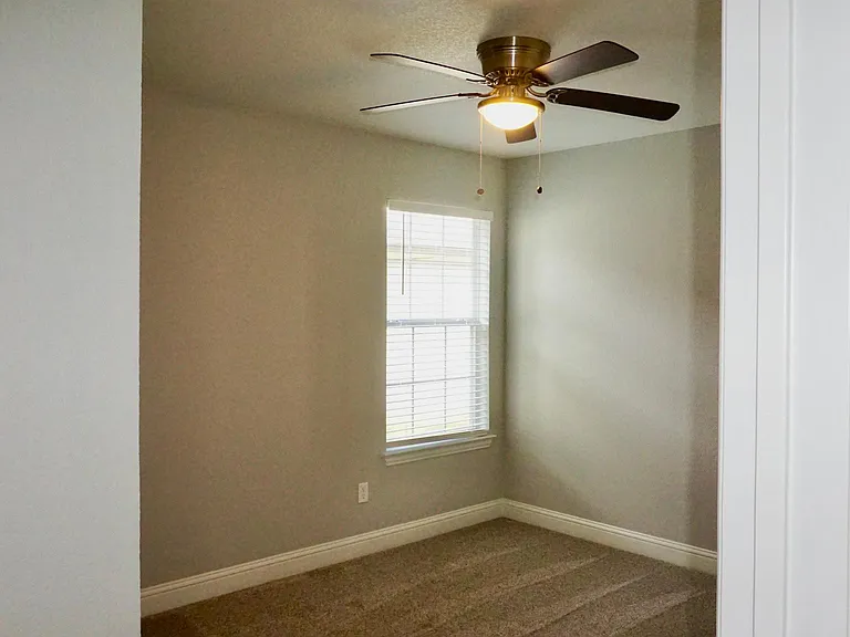 610 Wells St — Photo 15