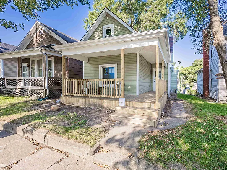 2120 Nelson St — Photo 2