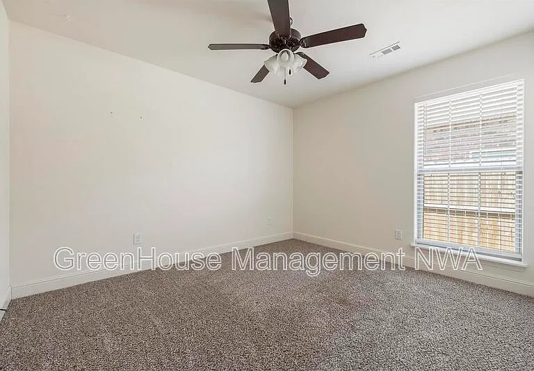 6111 NW McClellen St — Photo 12