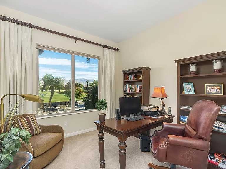 81126 Avenida Lorena — Photo 12