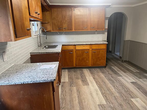 2nd image of 3813 Meadowbrook Dr