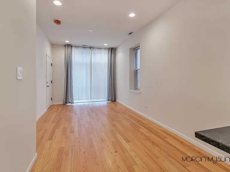 602 W 26th St — Photo 2