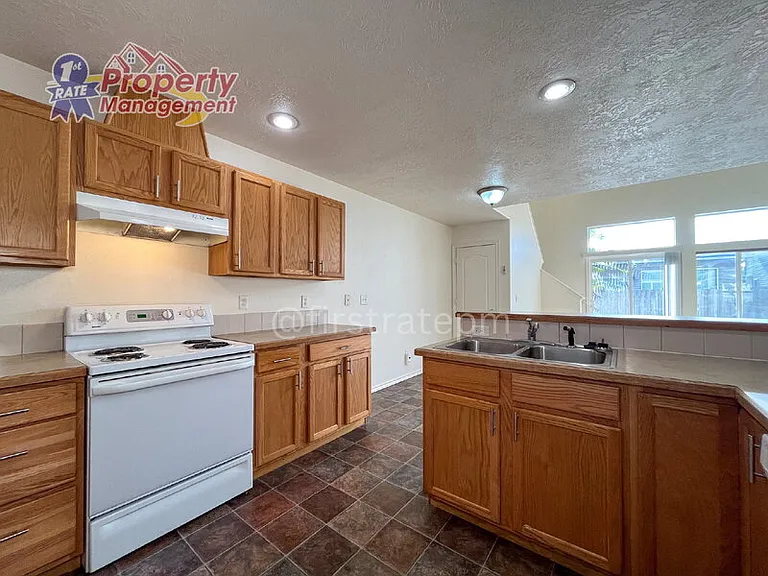 2122 S Dorothy Ave — Photo 6