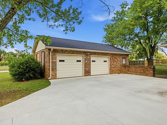 3rd image of 1419 Alhambra Dr