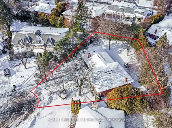 5 Bachelor Pl, Toronto, ON M2L 1W9