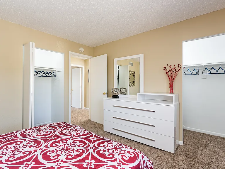 Four Winds Apartments — Photo 13