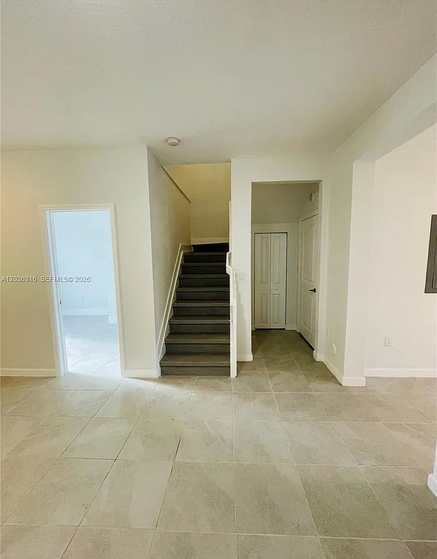 4 bed, 2.5 bath, 1612 sqft, $3,300 — Photo 2
