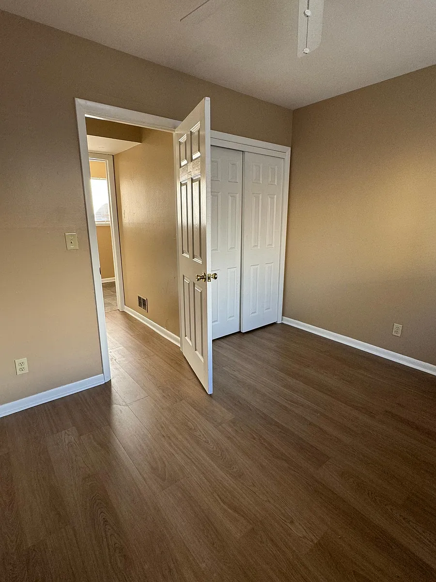Building Photo - 843 S Hillcrest St #843
