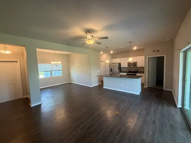 1504 NE 34th Ln — Photo 3