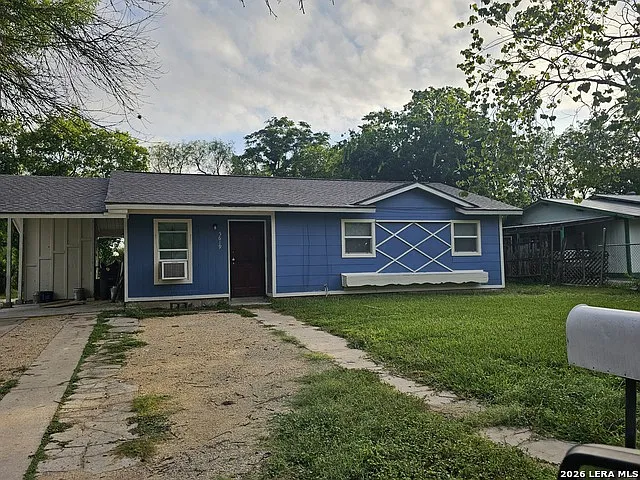 3 bed, 1.0 bath, 888 sqft, $1,425 — Photo 2