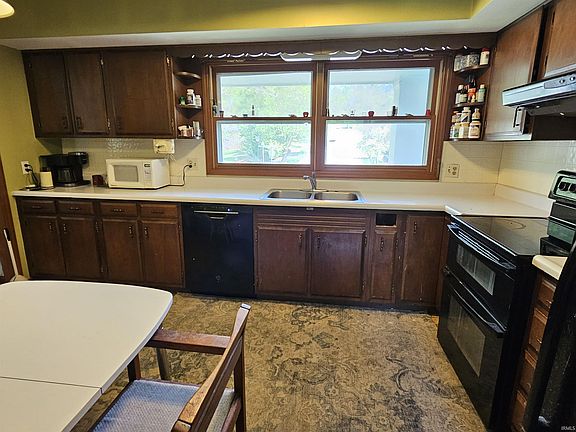 3rd image of 2402 E Rock Creek Dr