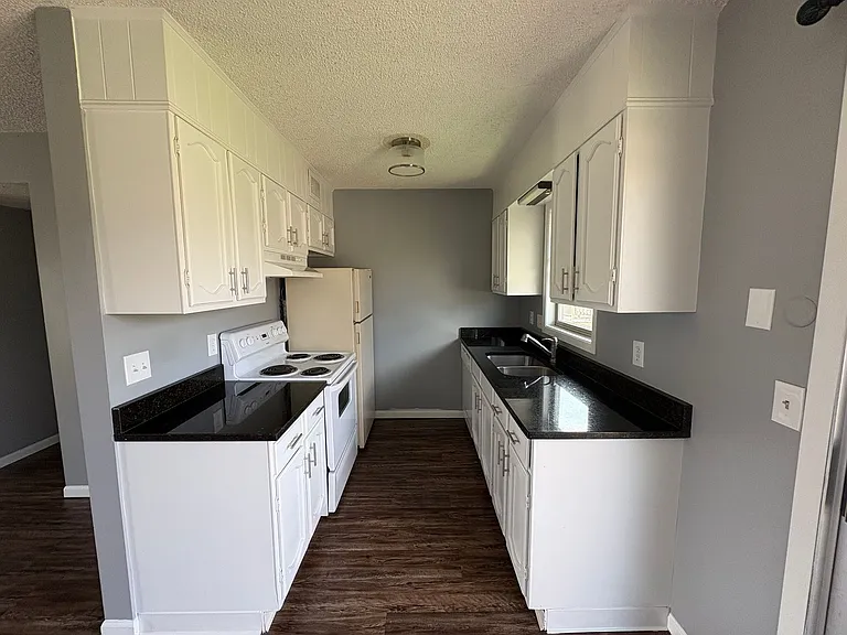 6720-6732 W Par Ln — Photo 11
