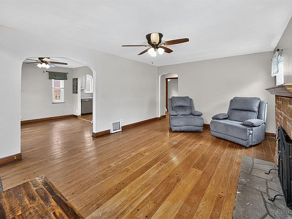 5th image of 2169 Glenside Ave