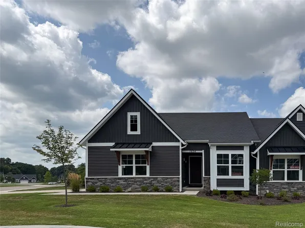 1054 Camellia Cir #44, Howell, MI 48843