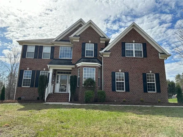 8005 Ives Dr, Oak Ridge, NC 27310