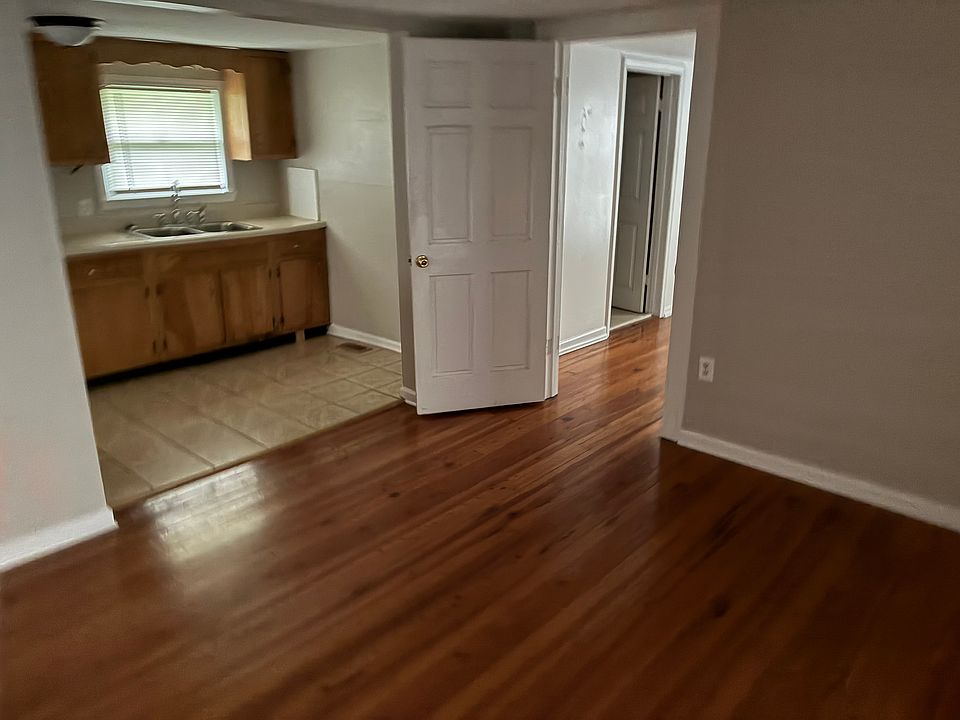 1st image of 83 Circle Dr