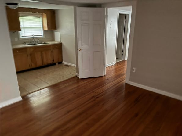 83 Circle Dr