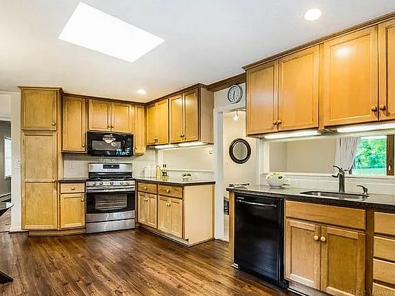 3rd image of 57 Munroe Rd