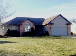 1091 S Azalea Blvd, Barberton, OH 44203