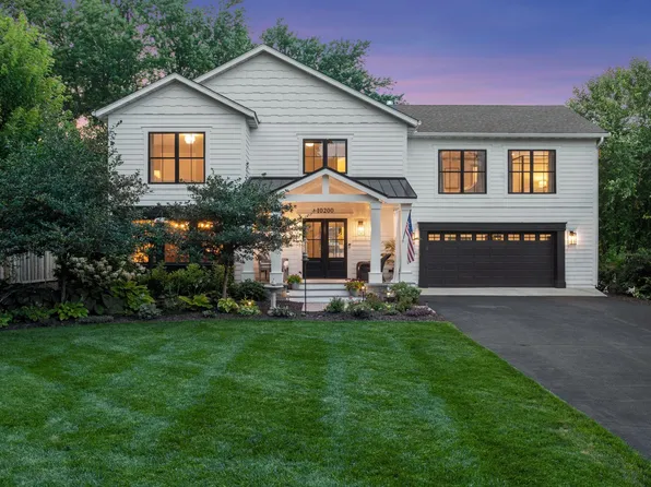 10200 Lakeview Dr W, Minnetonka, MN 55305