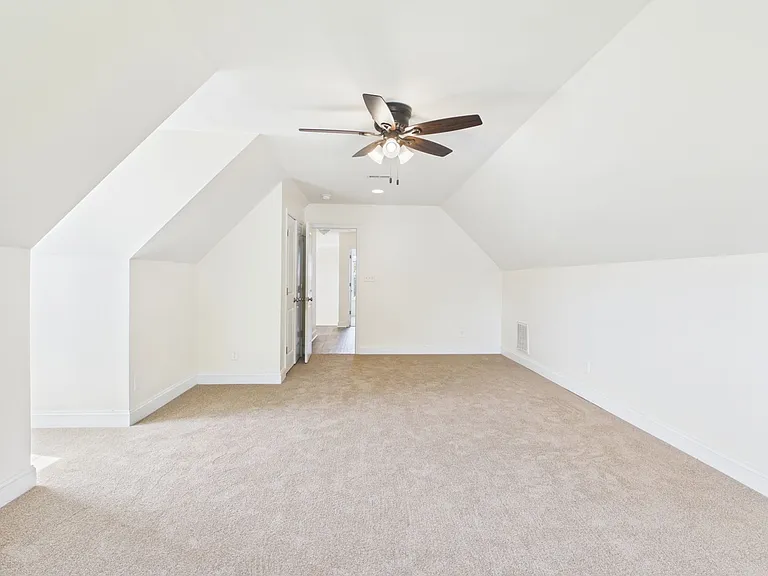 4901 Warwick Rd E — Photo 32