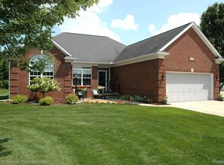338 Wildflower Ln, Lapeer, MI 48446