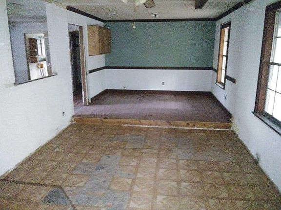 3rd image of 423 N Bennett St
