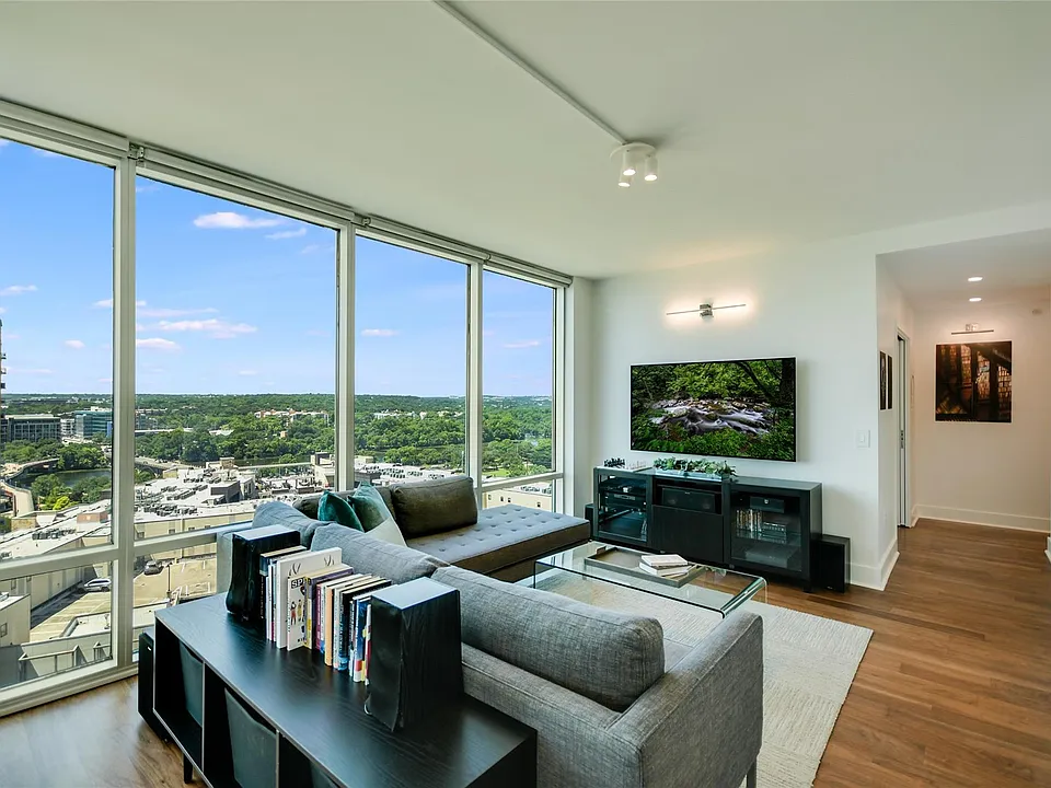 300 Bowie St #1403