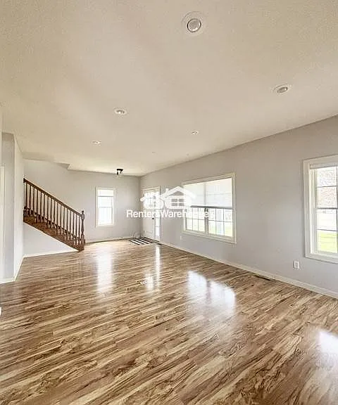 3317 Old Stone Way NE — Photo 2