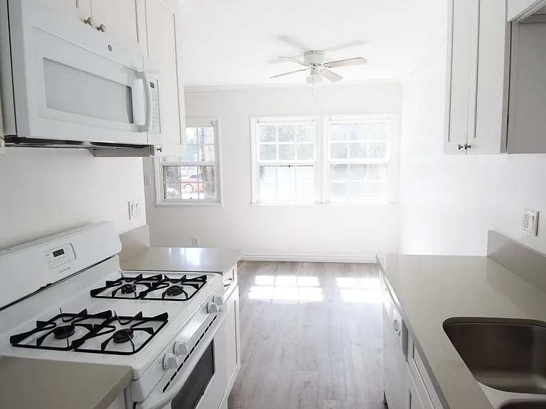 10385 W Olympic Blvd — Photo 3