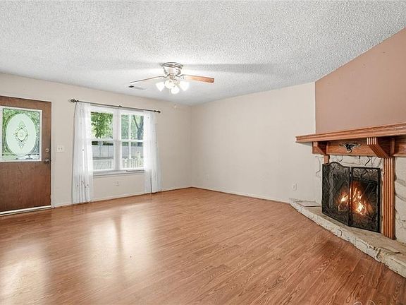 4th image of 2432 Landington Way