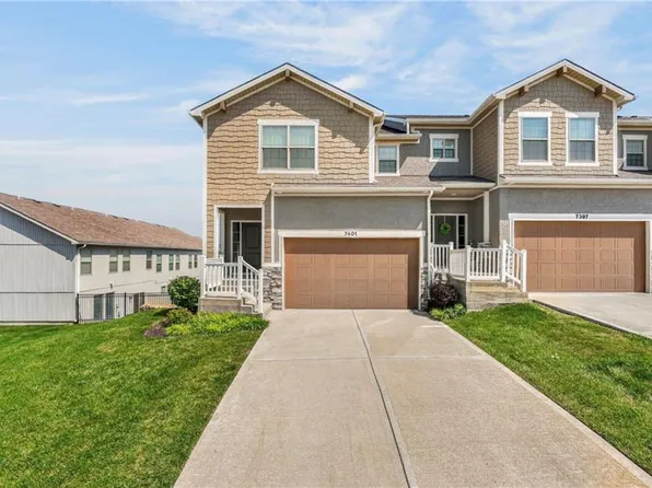 7401 Aaron St, Parkville, MO 64152