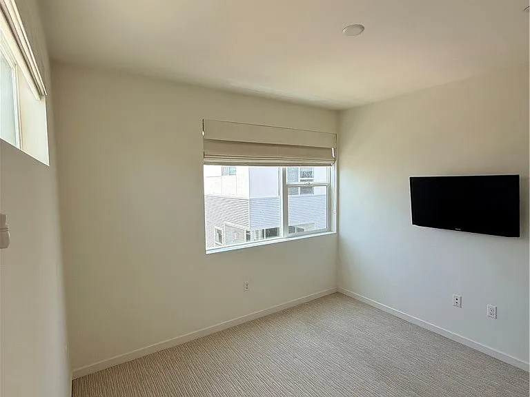 1527 Sullivan Ave — Photo 29
