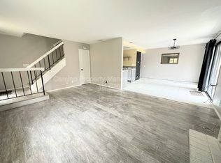 955 W Lamark Ln, Anaheim, CA 92802