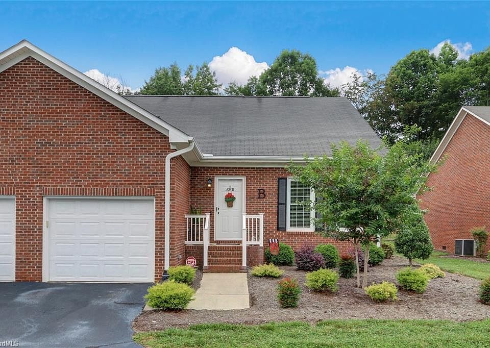 1st image of 307D Oleander Dr